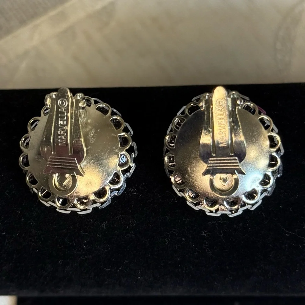 Vintage Marvella Round Silvertone Chain-link Textured Dome‎ Clip On Earrings 1